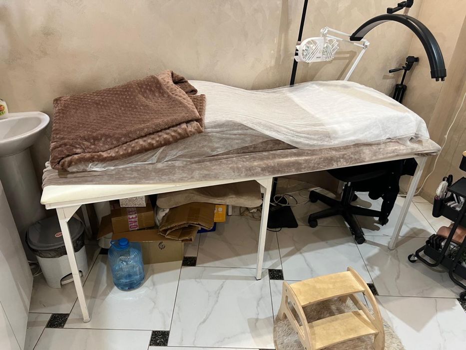 Продам б/у кушетку для салонов красоты