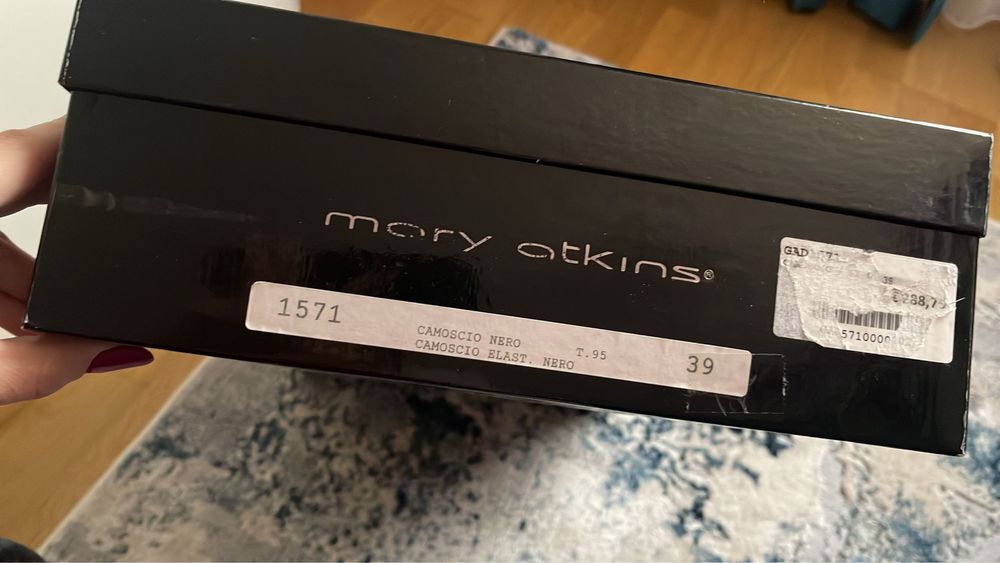 Vand cizme purtate o singura data !