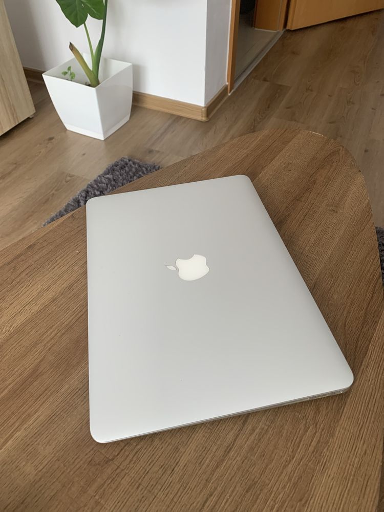 Vand Macbook air 13 inch