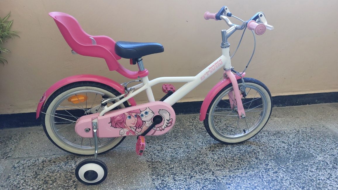 Детски велосипед с допълнителни аксесоари