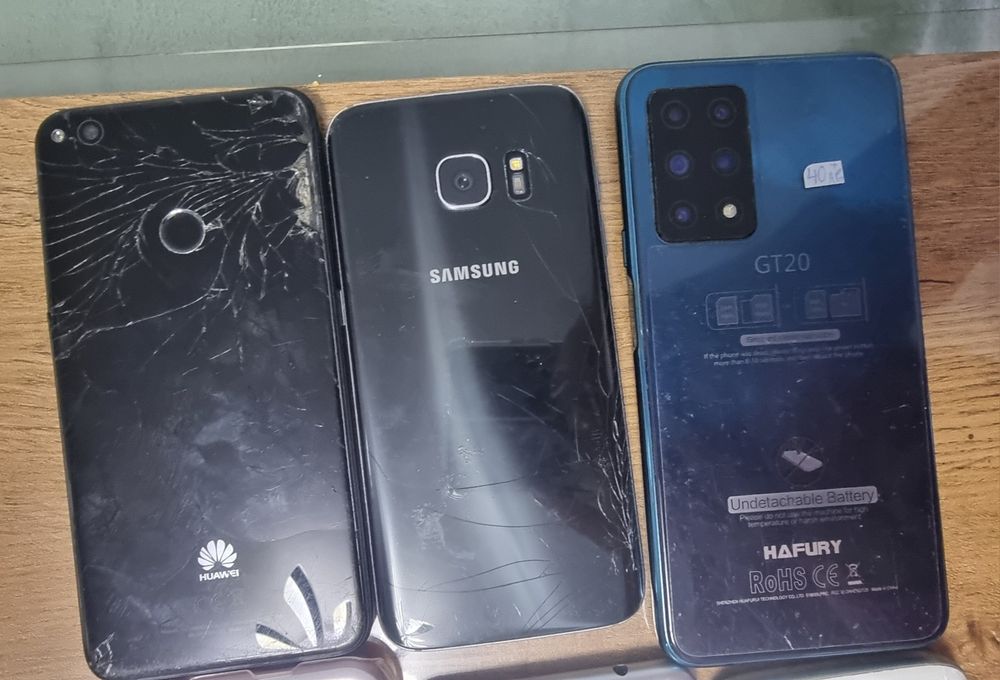 Различни видове смартфони за части