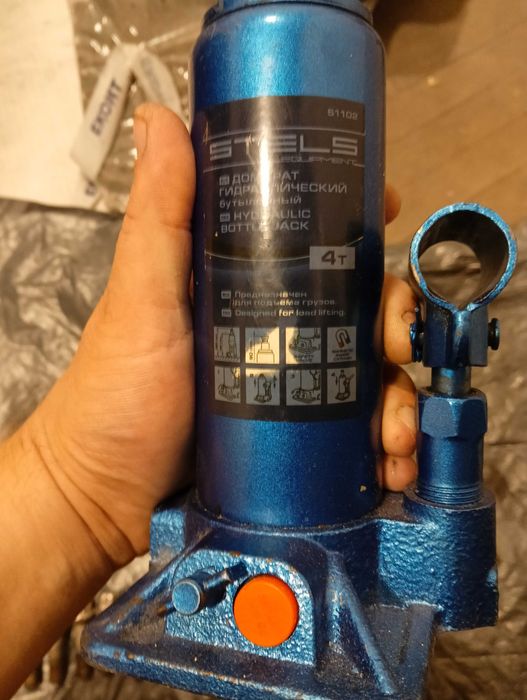 Продавам хидравличен крик 4 Тона