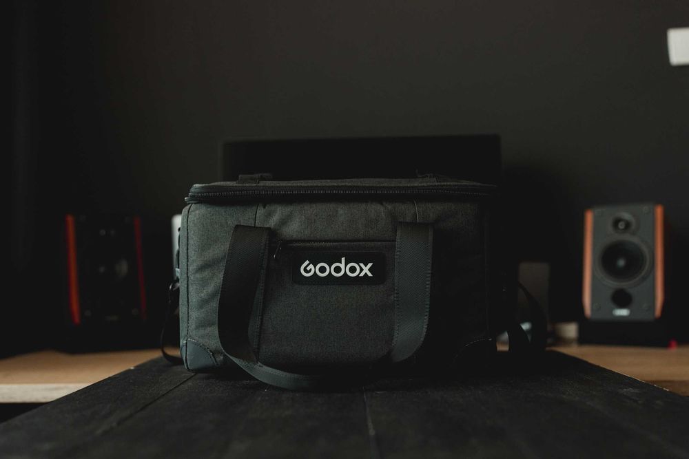 Lampa LED Godox ML60 cu baterii NPF si adaptor bowens!