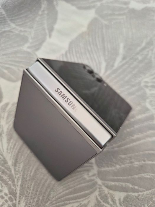Samsung Galaxy Z Flip6 12GB/512GB Silver Shadow