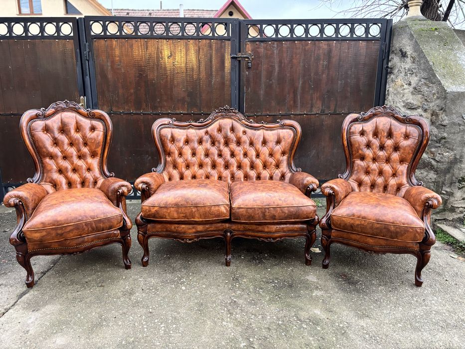 Canapea stil chestefield