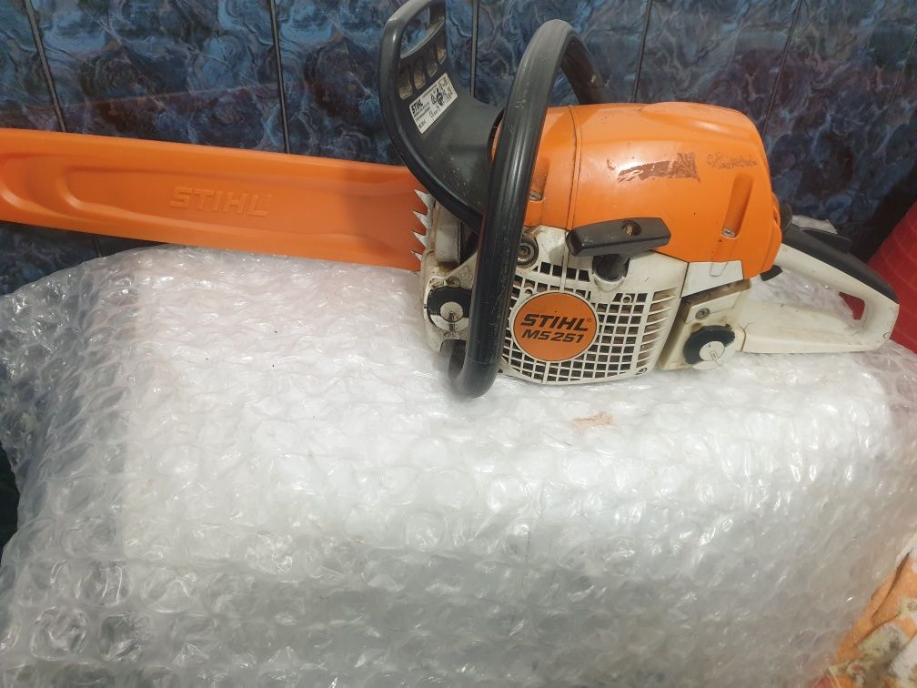 STIHL MS251 бензинова резачка