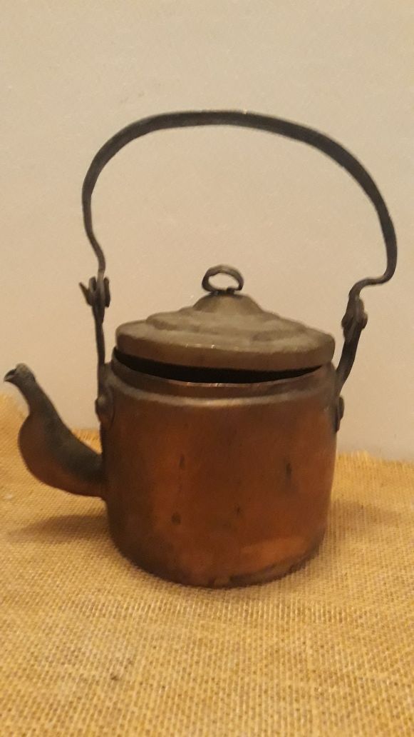 Античен френски меден чайник. Не си знае годините