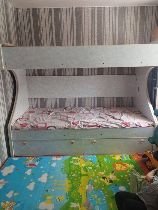 Продам 2х ярусную кровать, срочно