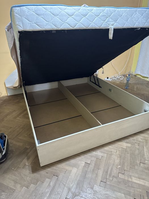 Спалня с повдигащ механизъм