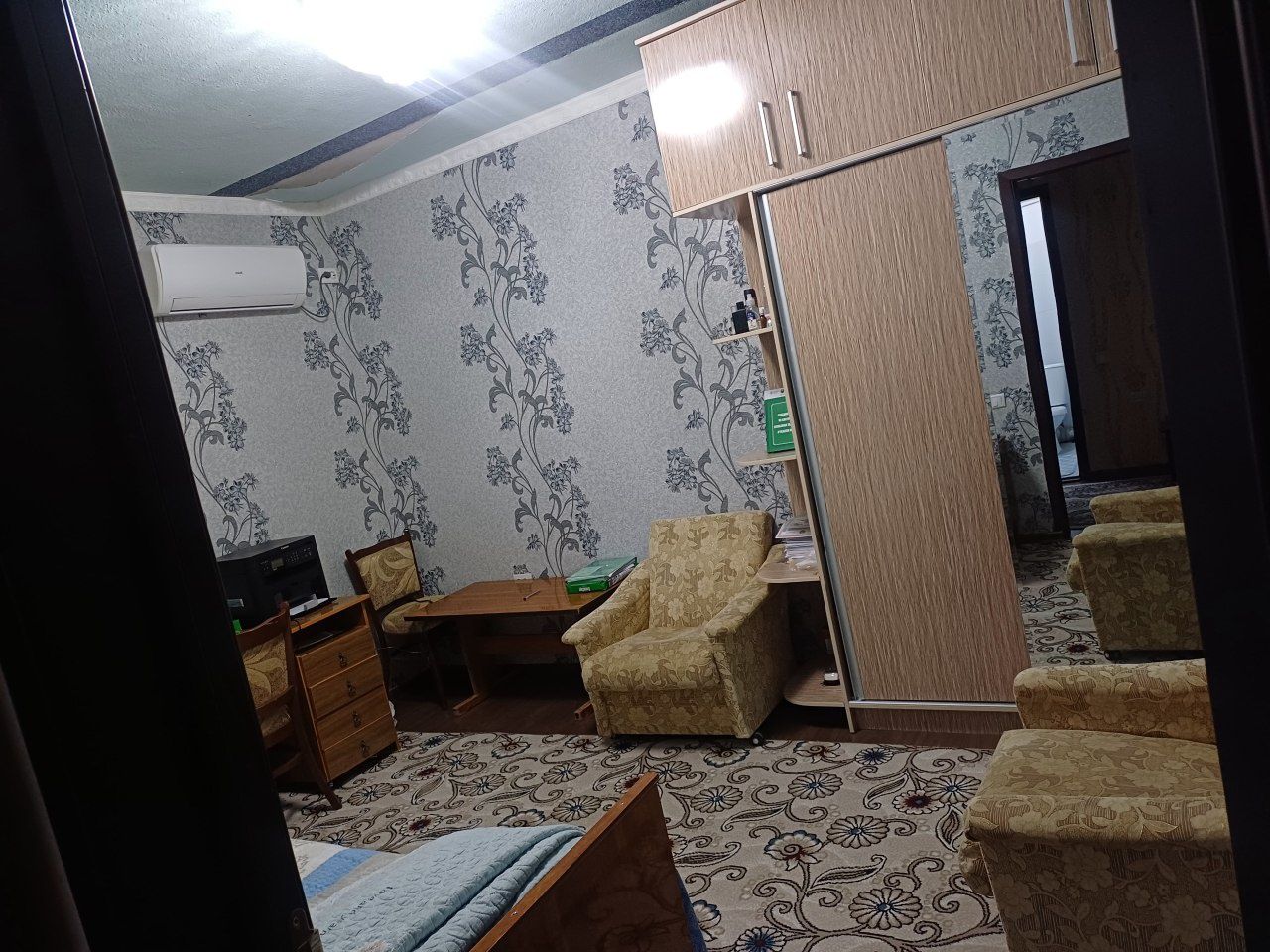 Квартира сотилади. 1 хона 3 этаж Сохил Пойтахт рупарасида 28 кв м. Рем