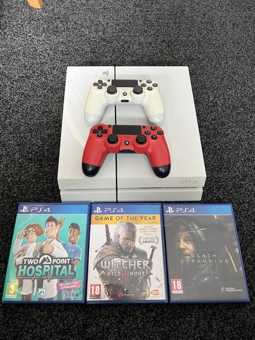 Playstation 4 с 2 джойстика и 3 игри