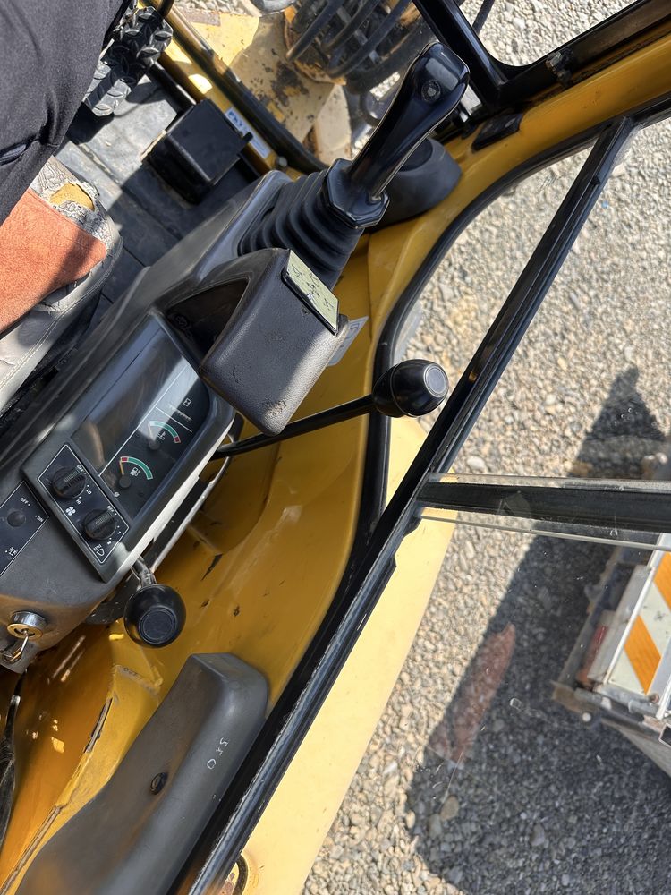 Miniexcavator Komatsu PC27R, 2800 ore, an 2001, 4 cupe