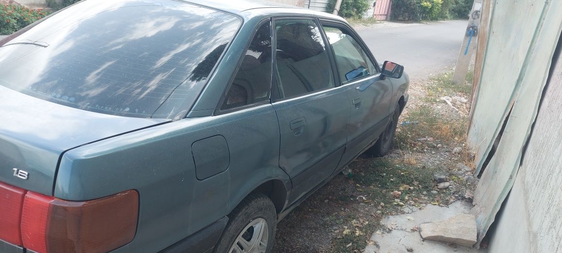 автомобиль ауди 80 б3
