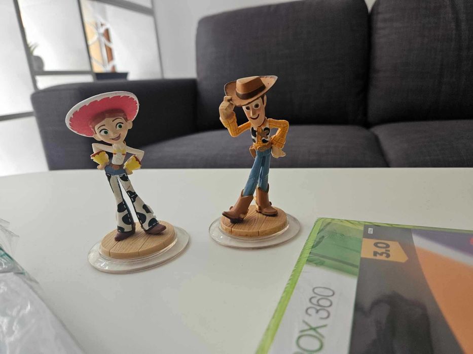 XBOX 360 Disney Infinity комплект 2 игри фигурки портал