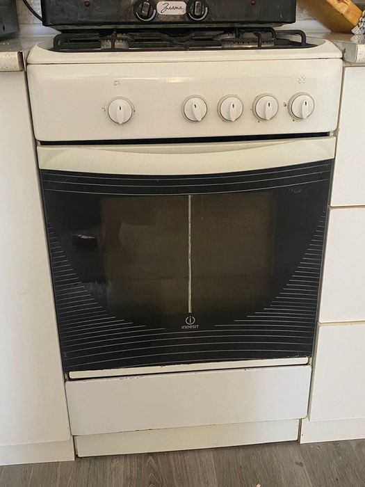 Продам газовую плиту