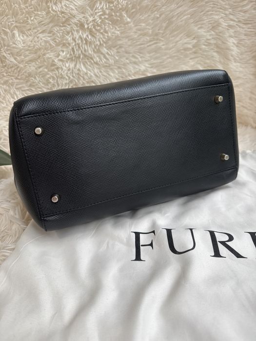 Furla черна среден размер