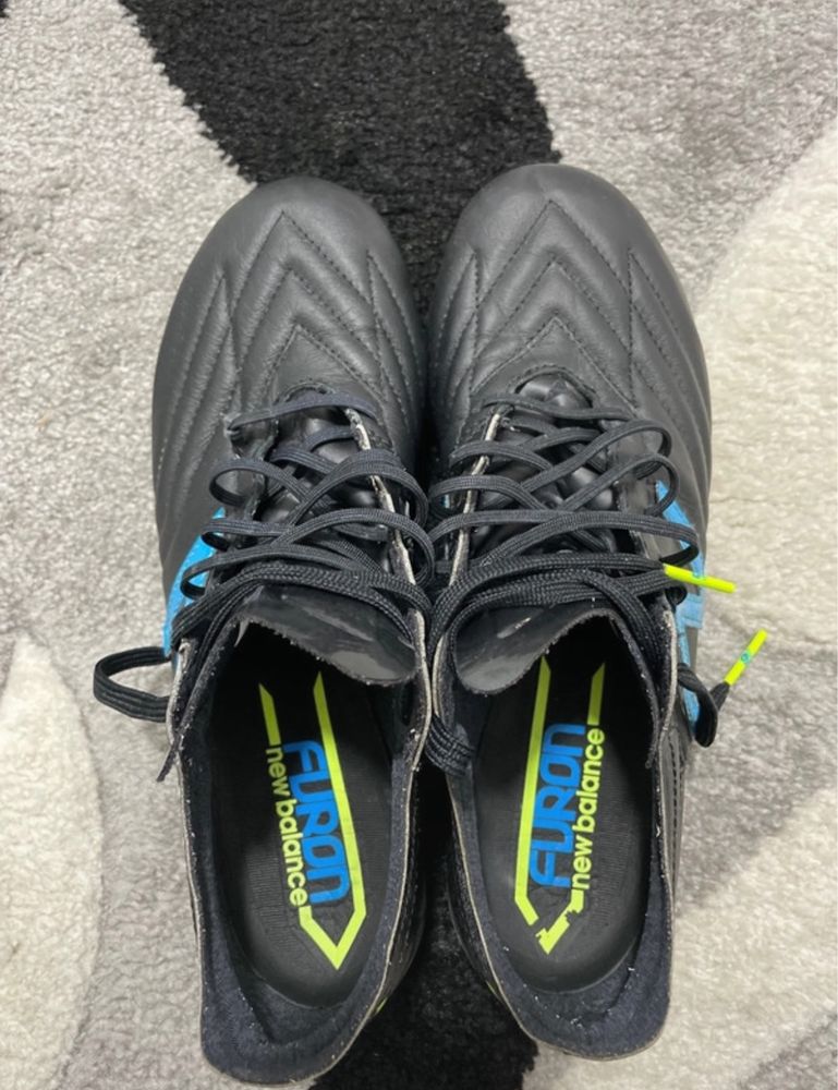 Ghete de forbal New Balance