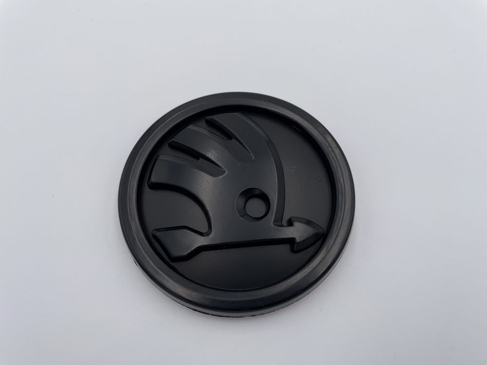 Emblema Skoda spate 80 mm negru