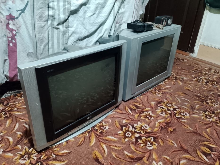 TELVIZOR  soni 2 ta.Holati yaxshi Aksiyasiga  Tunel va 2 ta kalonkacha