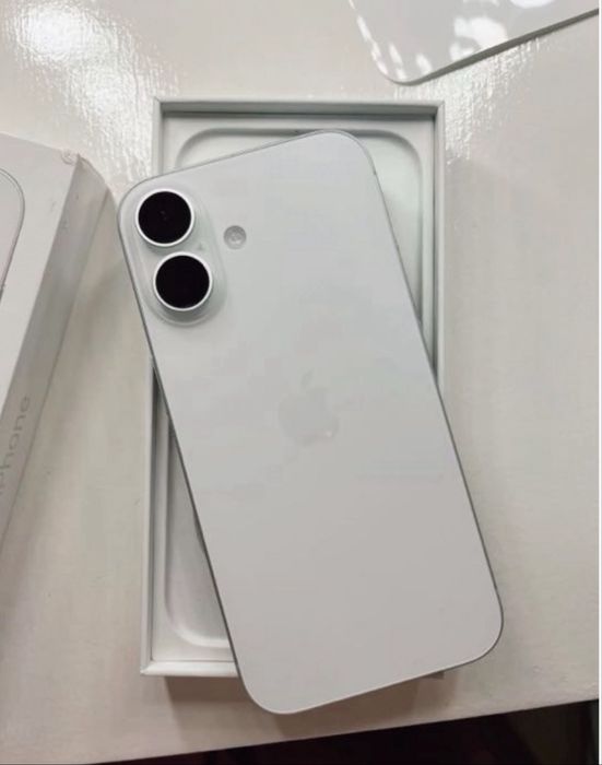 Продам Айфон 16 на 128г