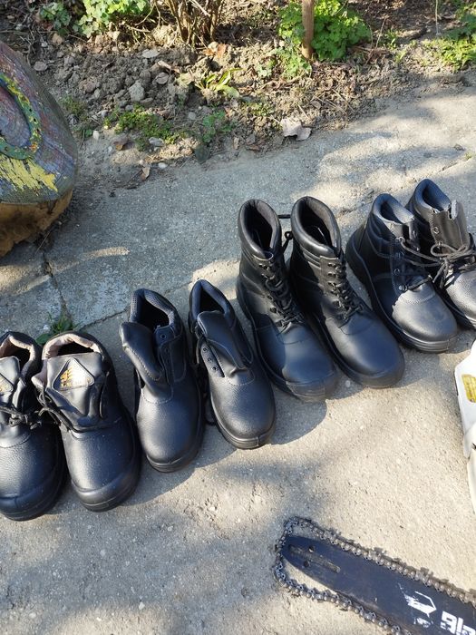 Vând bocanci de piele noi