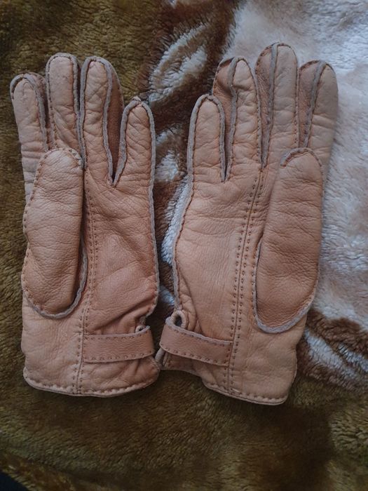 Продаю женские кожаные перчатки, дёшево!