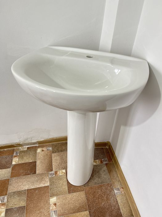 Раковина с пьедесталом 55 см