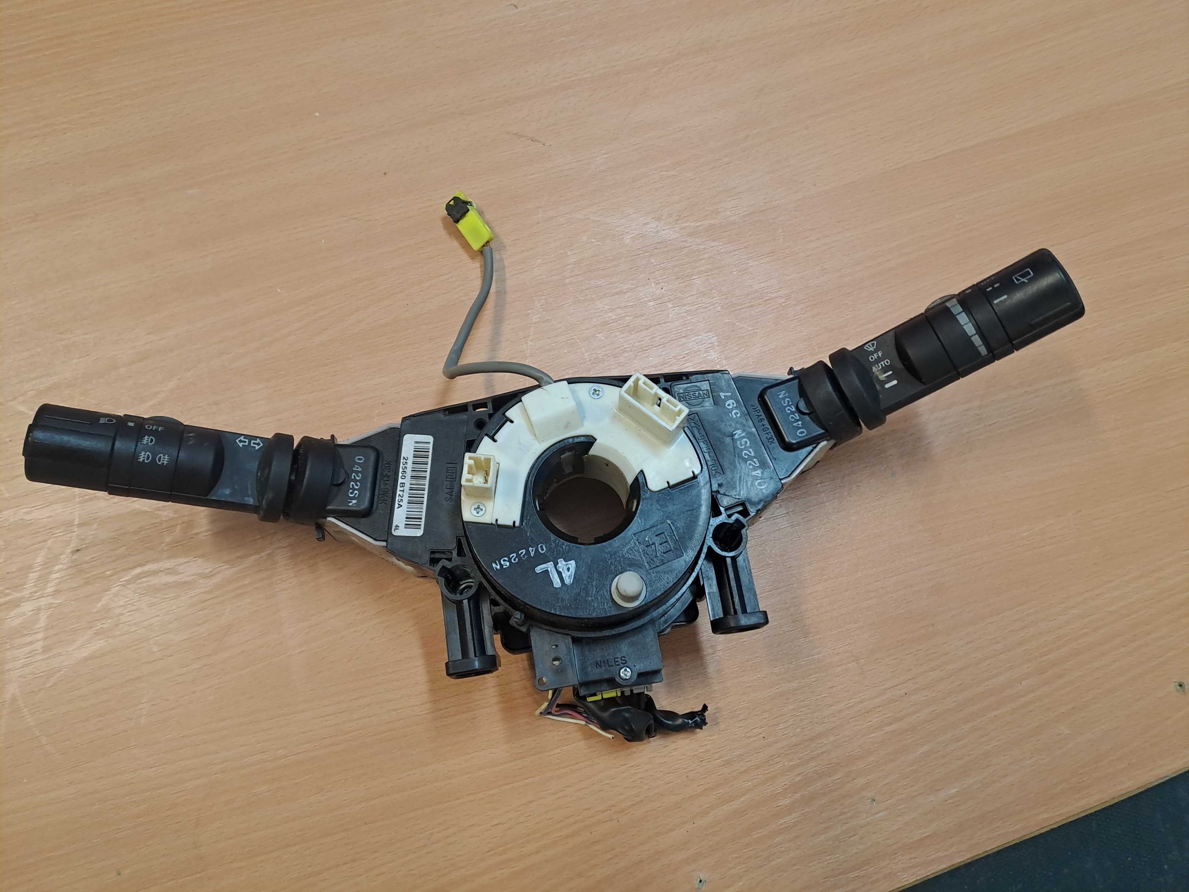 Maneta semnalizare Spira volan Unghi Nissan Qashqai J10 47945JD00A