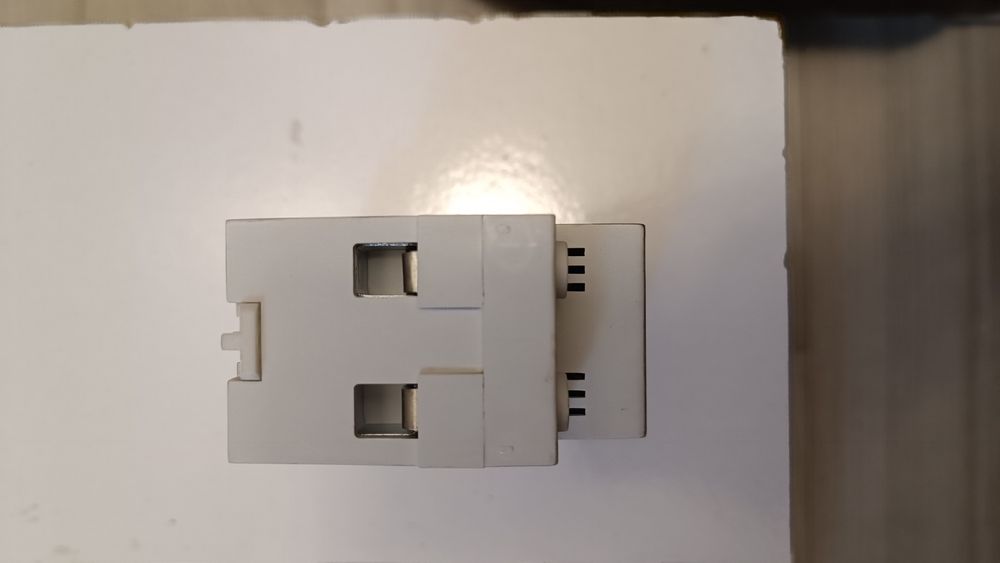 Реле напряжения с двойным дисплеем