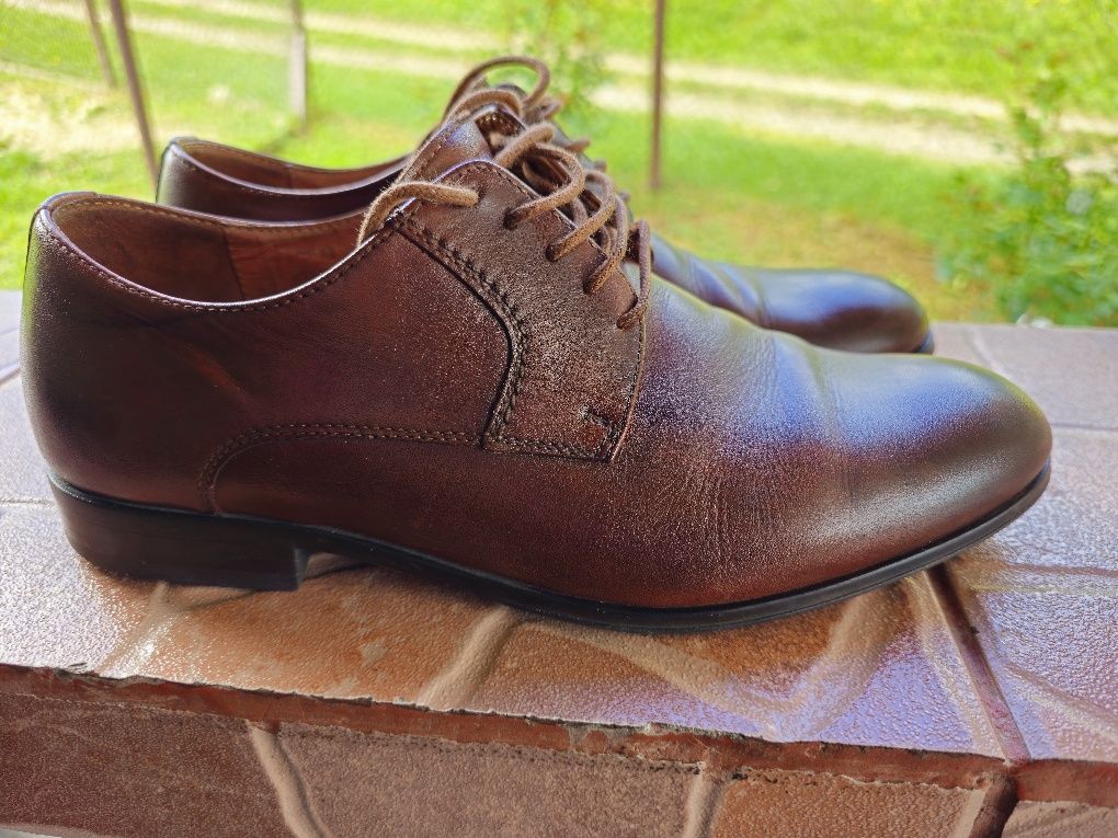 Pantofi din piele