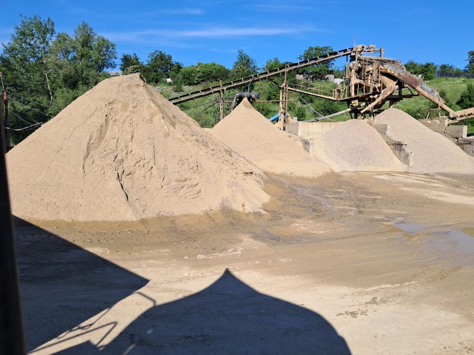 Nisip balast pietris miniexcavator buldoexcavator cilindru compactor