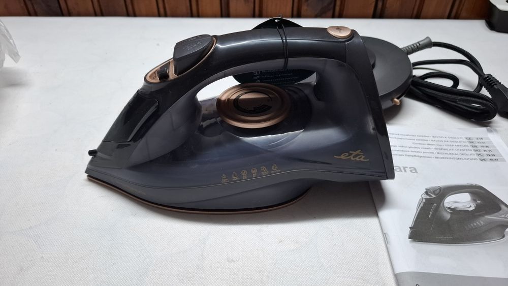 Безжична Парна ютия ETA Kiara - 2200 W, парен удар 90 г/мин, керамична