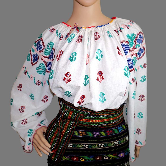 Costum popular autentic vechi , port popular oltenesc L-XL