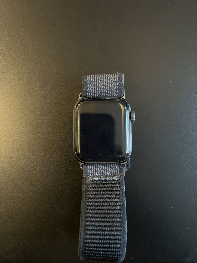 Apple watch SE първо поколение