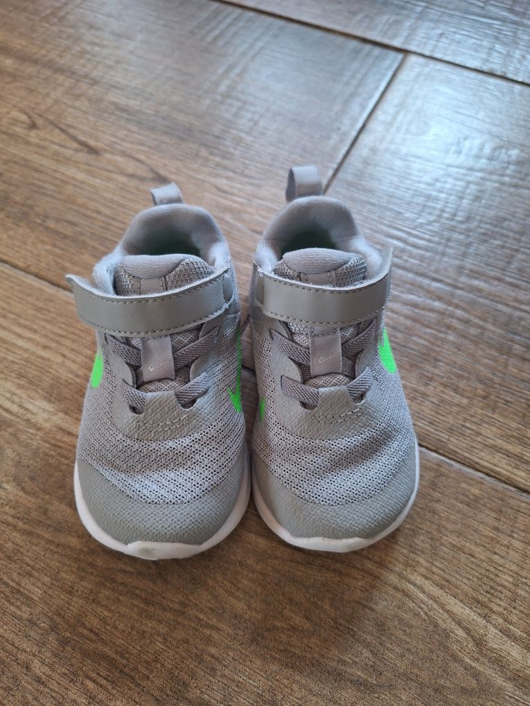 Детски маратонки Nike Revolution 6 , 22 номер