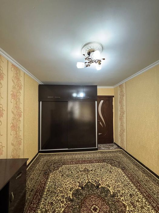 2 xonali kvartira sotiladi