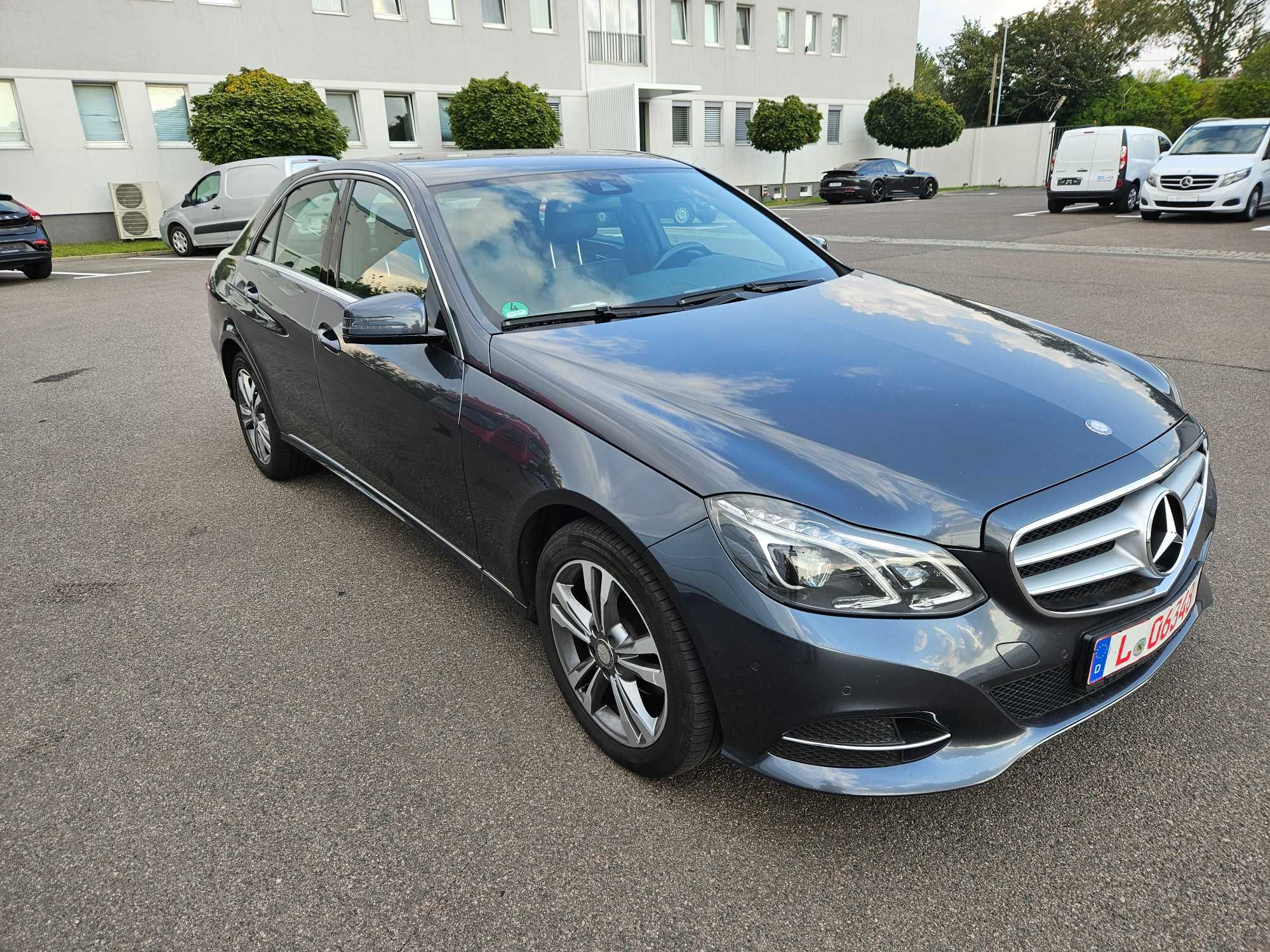 Mercedes Benz Avangarde E 200 CGI 2014 impecabil