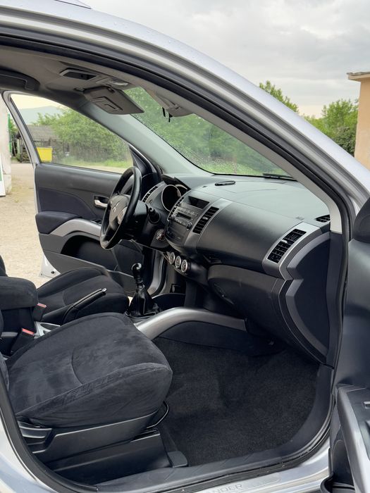 Mitsubishi Outlander 2.0 DID 4x4 7 locuri