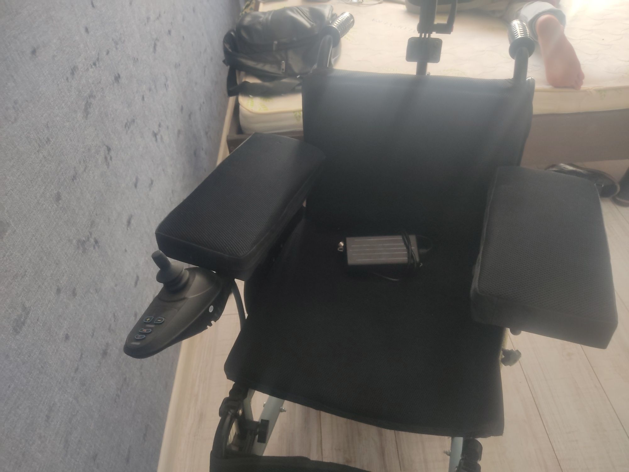 Инвалидное  кресло коляска новая электроприводом есть Продаются