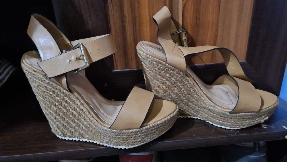 Сандали Stradivarius