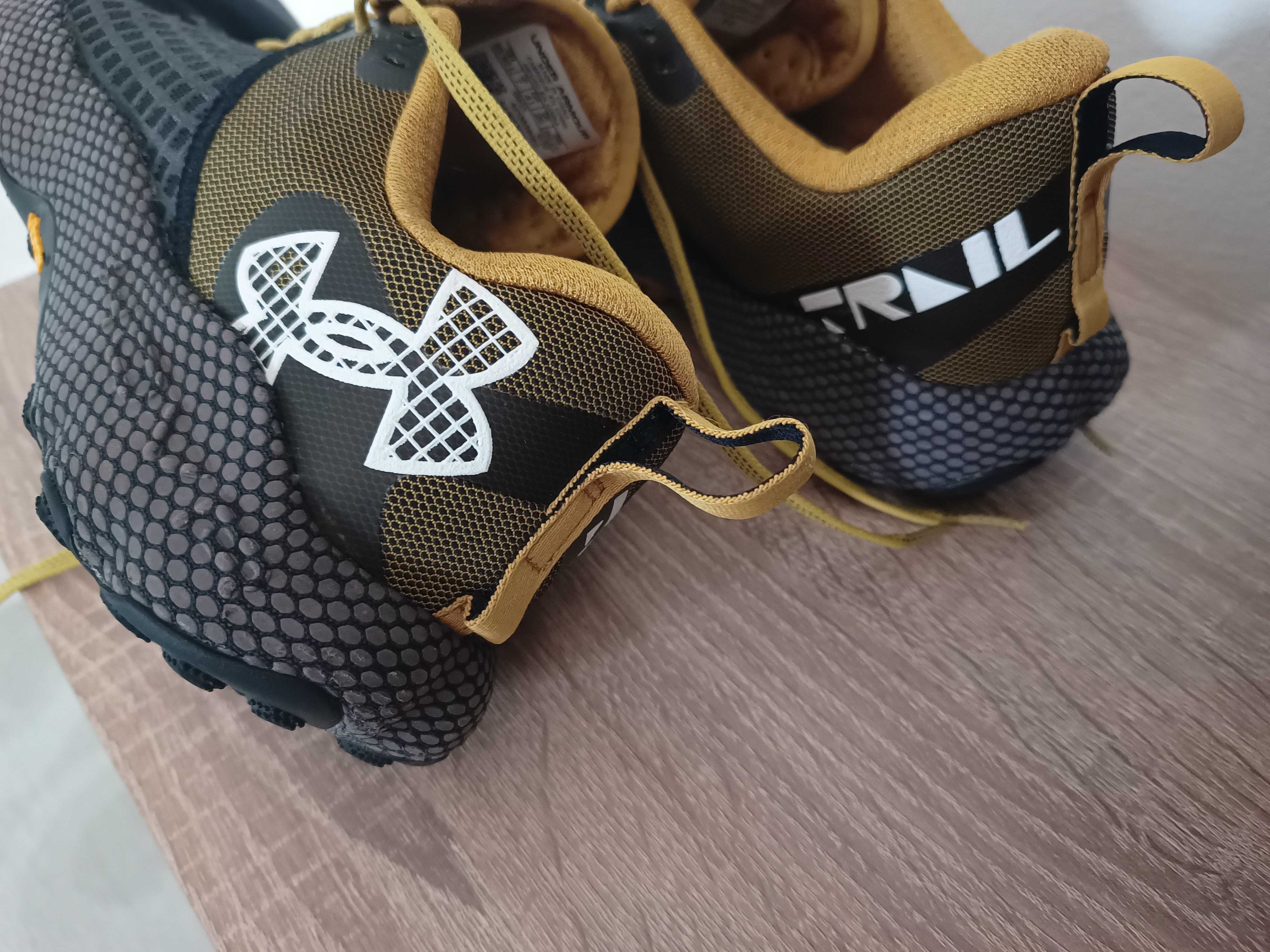 Юношески маратонки Under armour