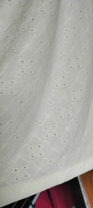 Продавам бяло -кремава рокля