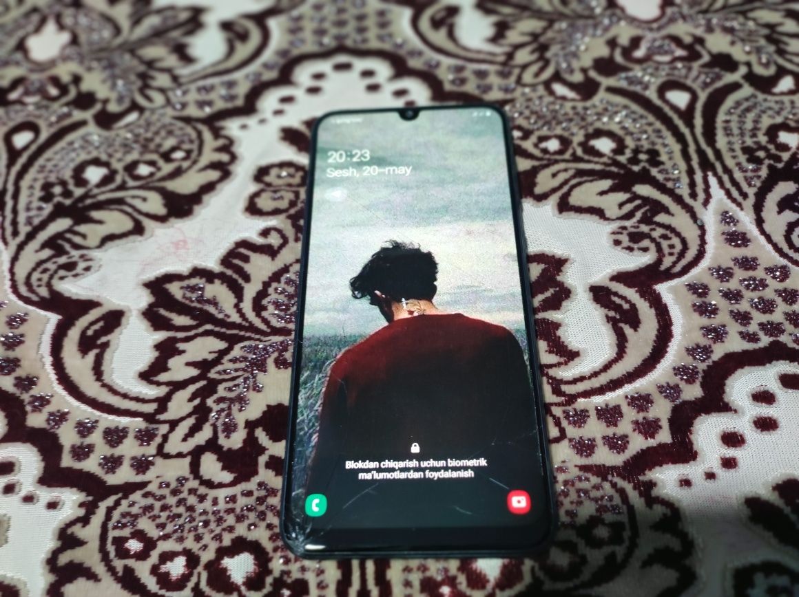 Samsung a30 va Samsung a51 edial holatda