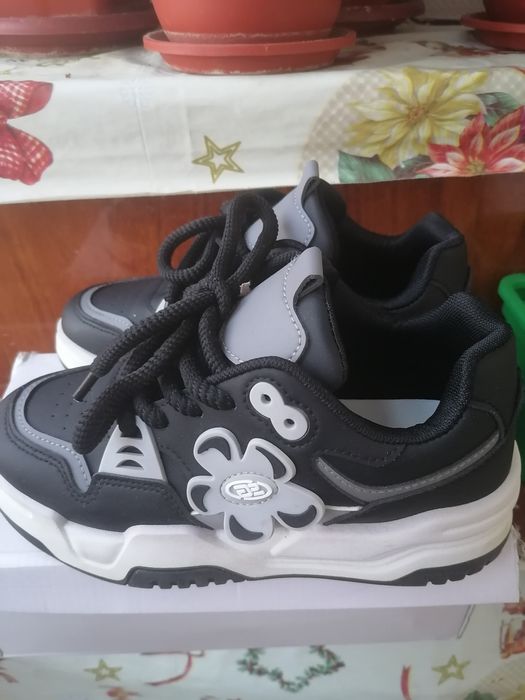 OFERTA, OFERTA : Adidași noi (mărimea 36)