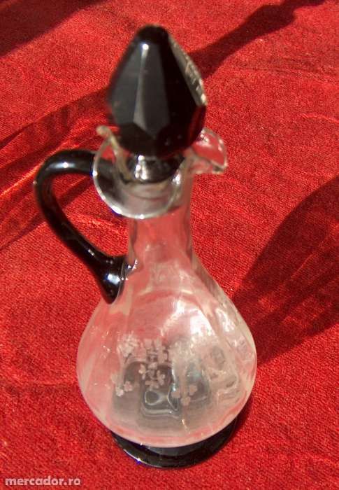 carafă cristal cu dop, postament şi mâner negre