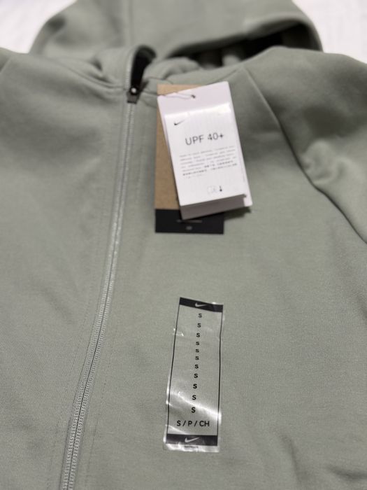 Hanorac Nike cu eticheta