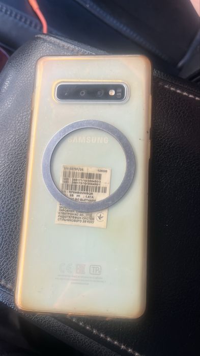 продаю самсунг с10+
