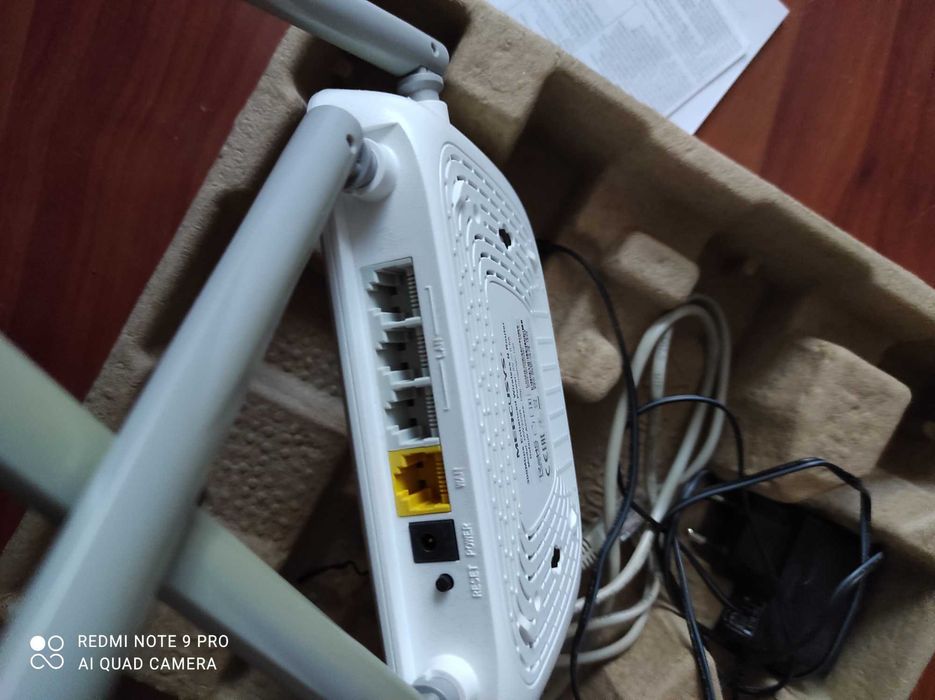 Безжичен рутер Mercusys MW325R, 300Mbps, 4 порта, 10/100Mbps, 4 антени