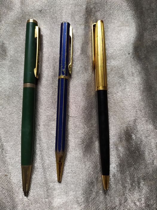 Vând pixuri placate în aur pentru colecție pentru mai multe detalii la