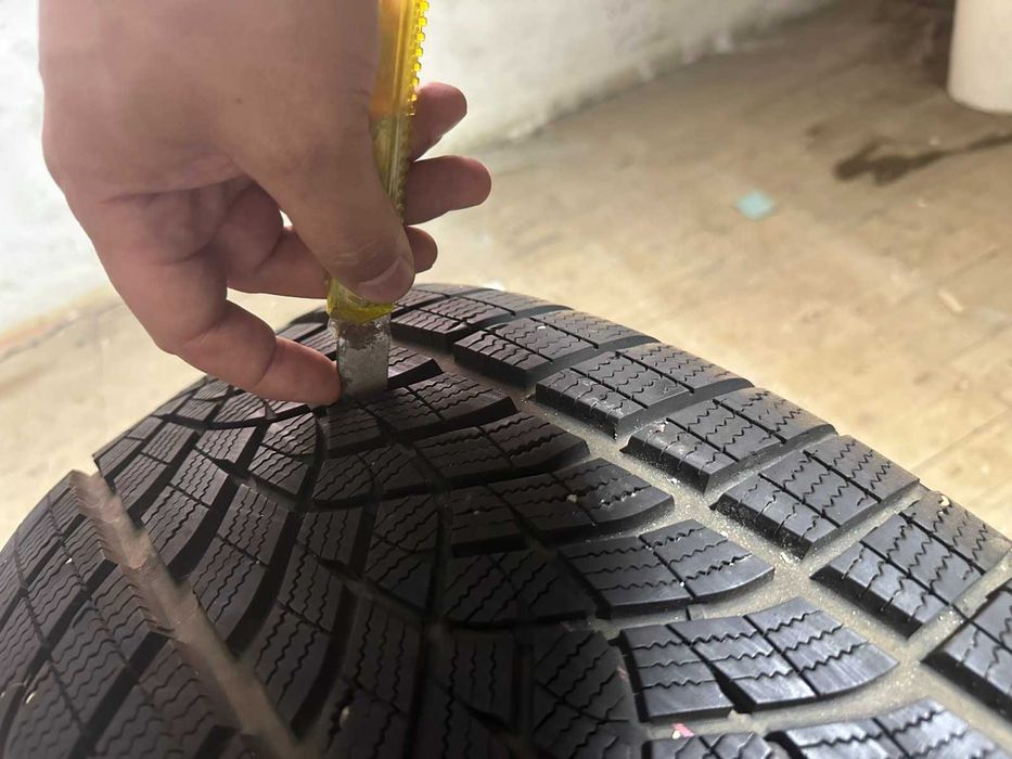 зимни гуми 255/50R20 карани 2 месеца